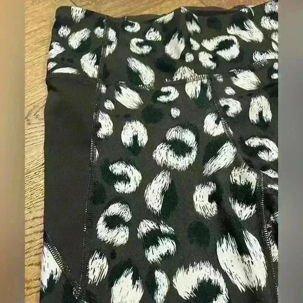 Puma Leopard Print Black and White Leggings Size Small - Picture 2 of 7